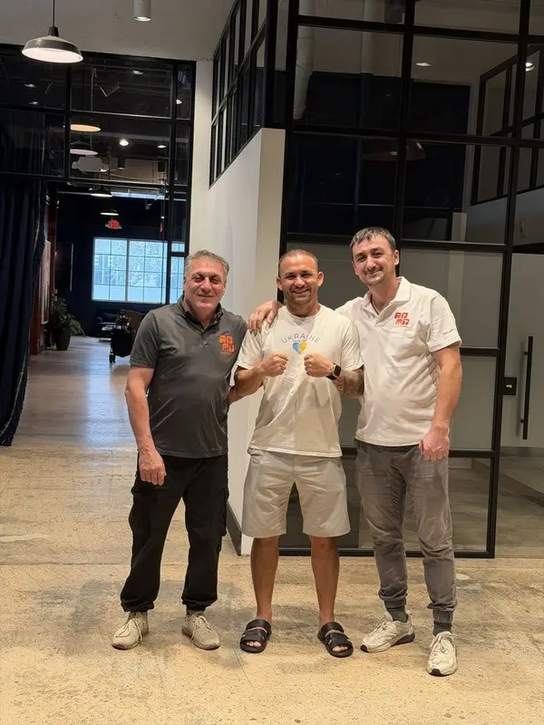 Gold Hands team: technician Arsen, founder Farrukh Rakhimov and technician Slava