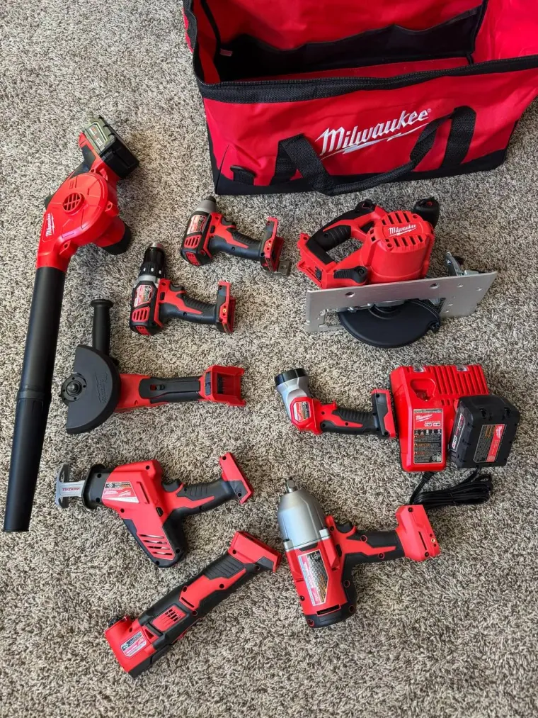 Milwaukee tool set